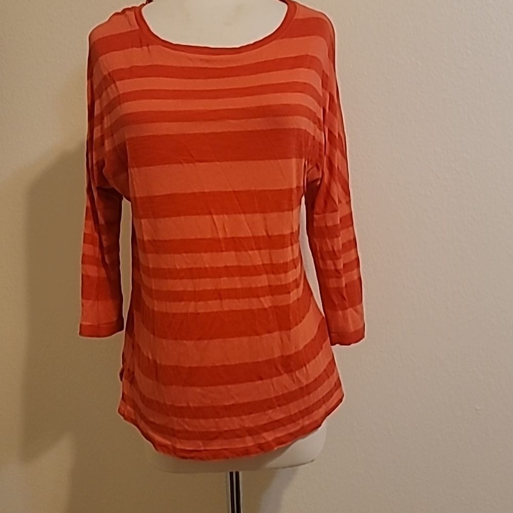 3 dots  stripped shirt small‎